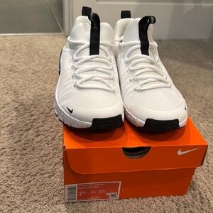 Nike Free Metcon 6 in White and Black